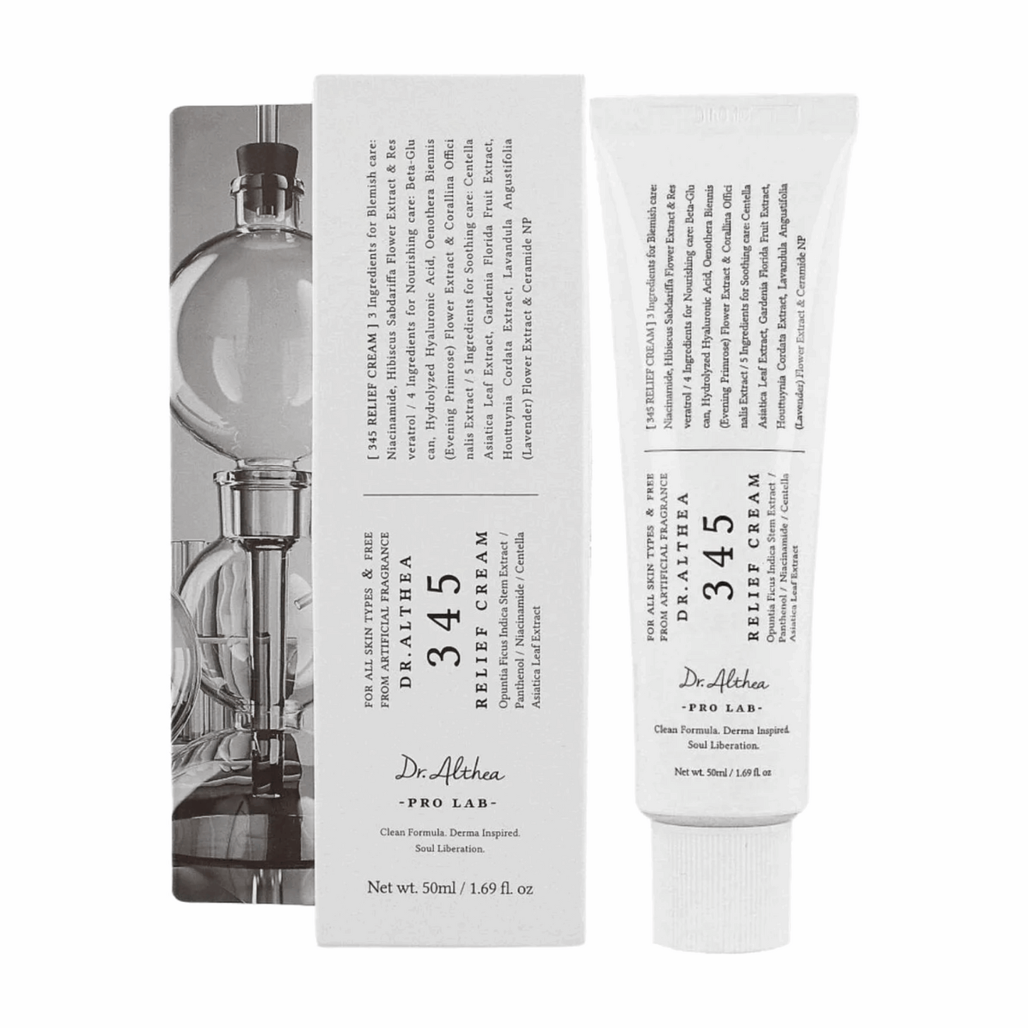 Cremige Textur der Dr. Althea 345 Relief Cream auf der Haut mit Verpackung