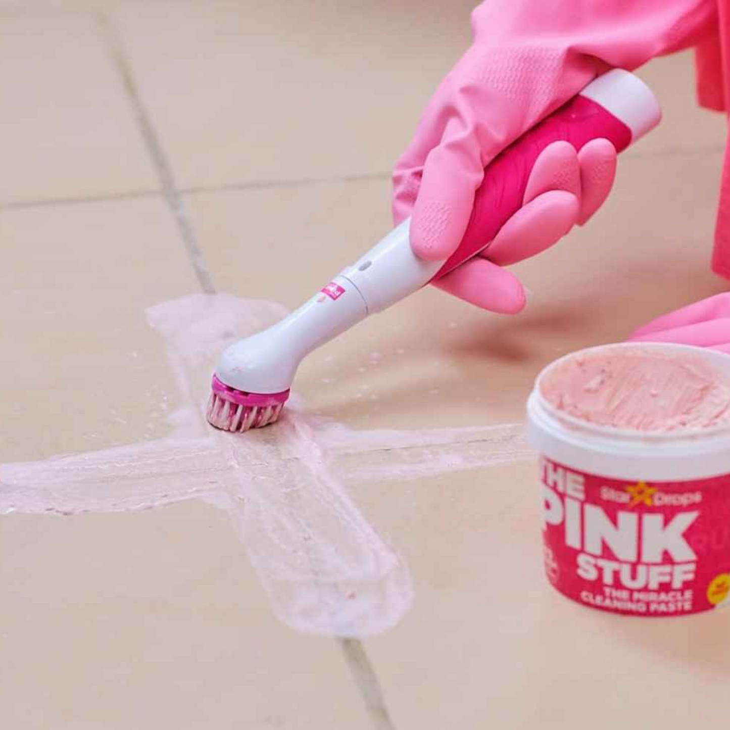 Reinigung von Badezimmerfliesen mit The Pink Stuff Sonic Scrubber